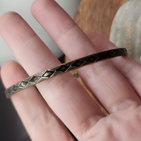 B2722 diamond cut pattern Tibetan bracelet - Picture 2 of 2